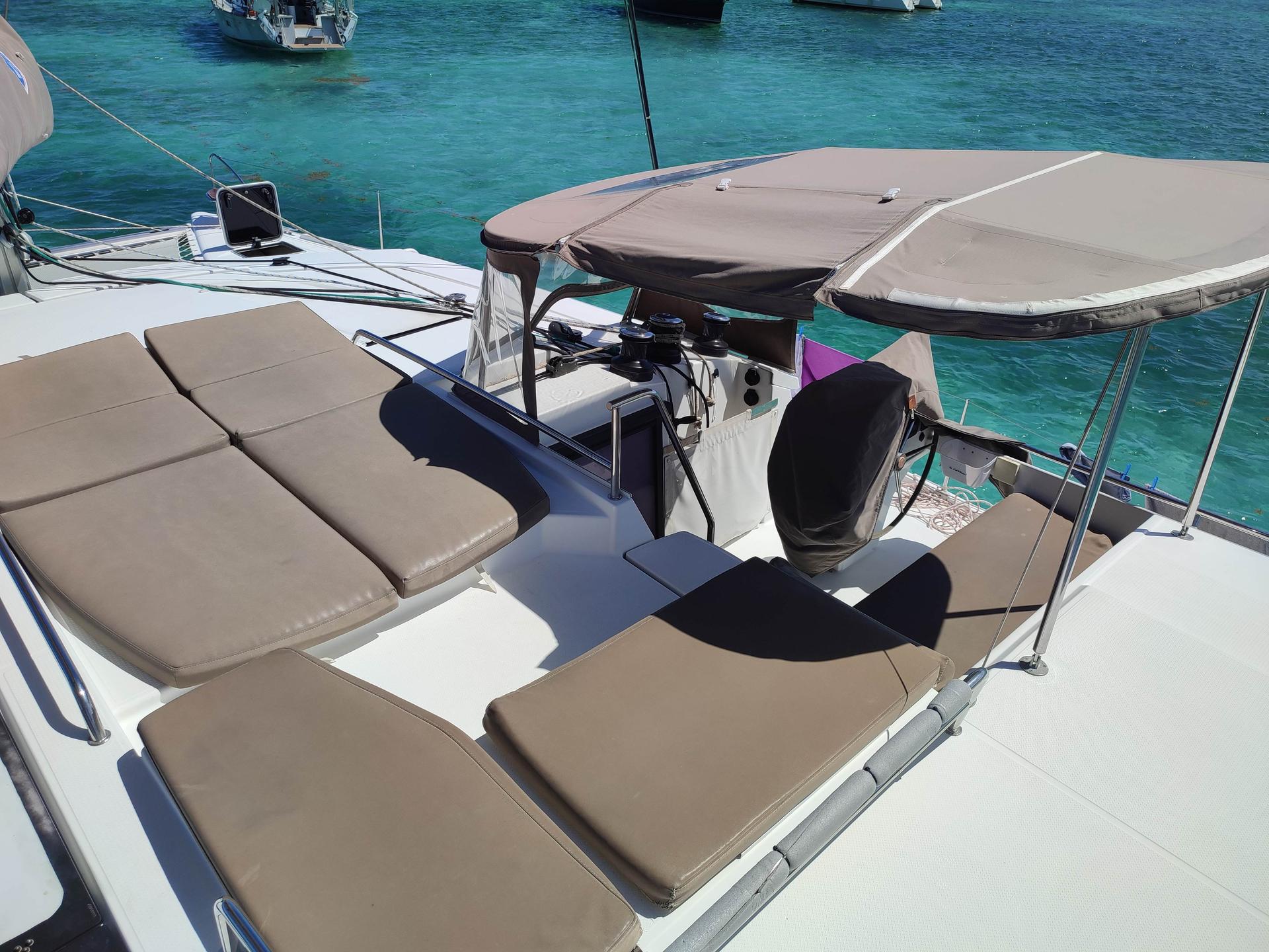 slider 43 Fountaine Pajot Helia 44